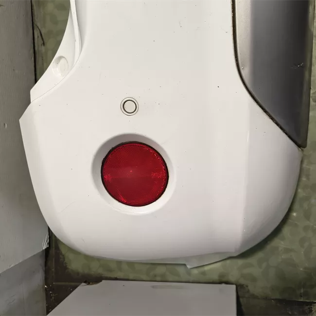 Paraurti anteriore con sensori parcheggio