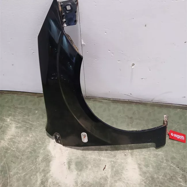 Parafango anteriore destro