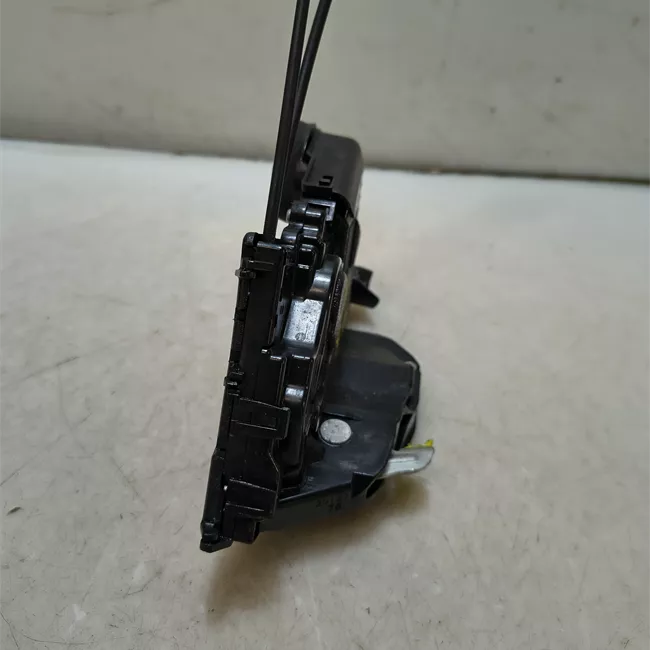 Serratura porta anteriore sinistra