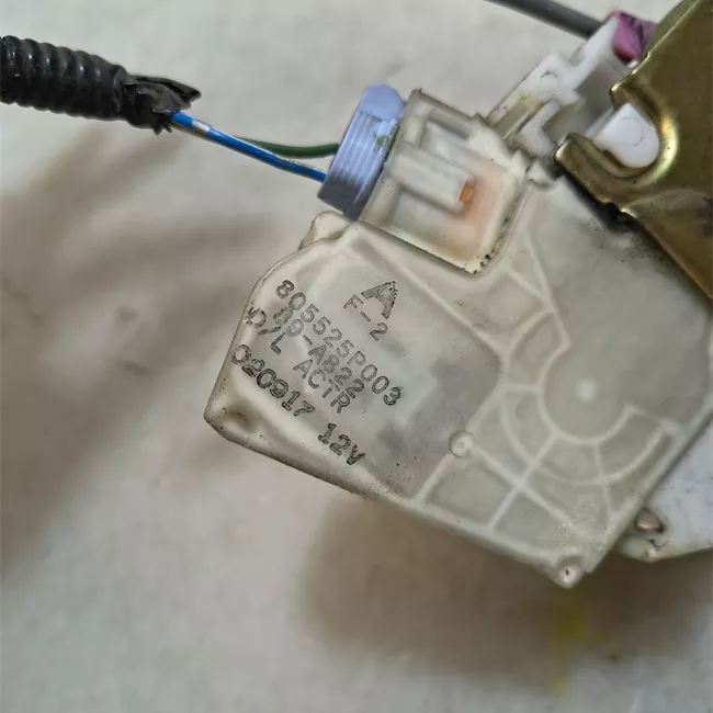 Serratura porta anteriore destra