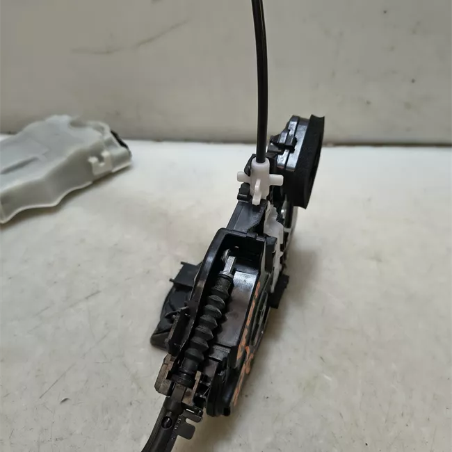 Serratura porta anteriore destra