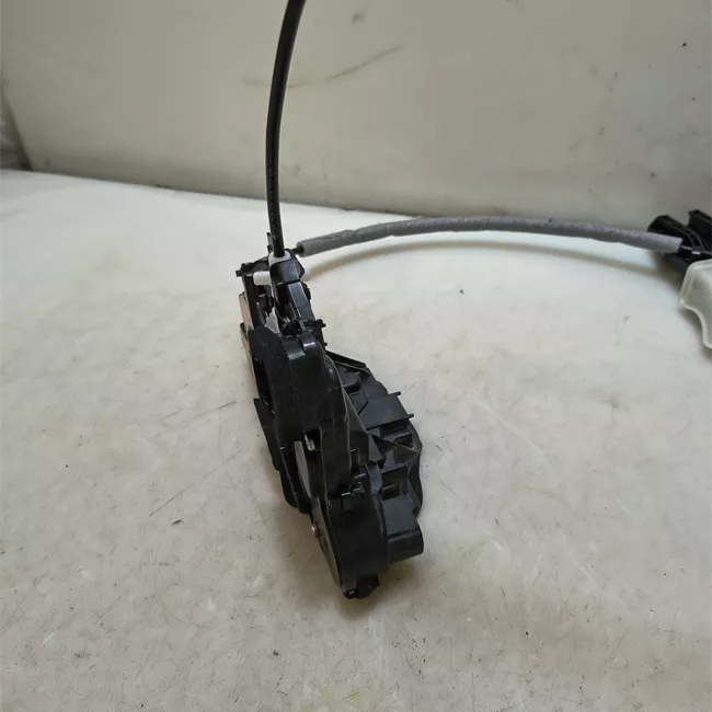 Serratura porta anteriore destra