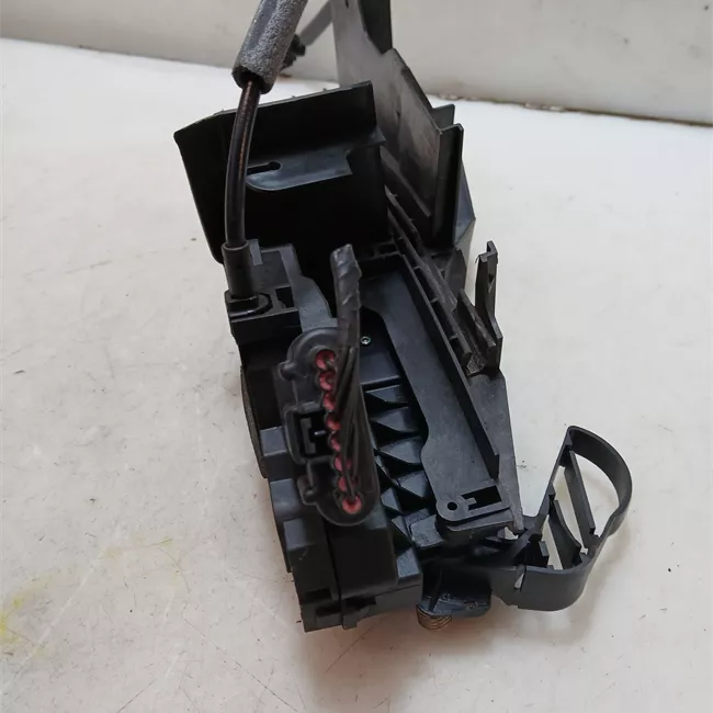 Serratura porta anteriore sinistra con sistema chiusura centrale