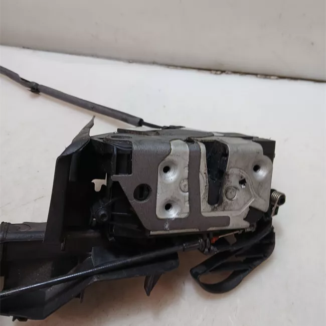 Serratura porta anteriore sinistra con sistema chiusura centrale