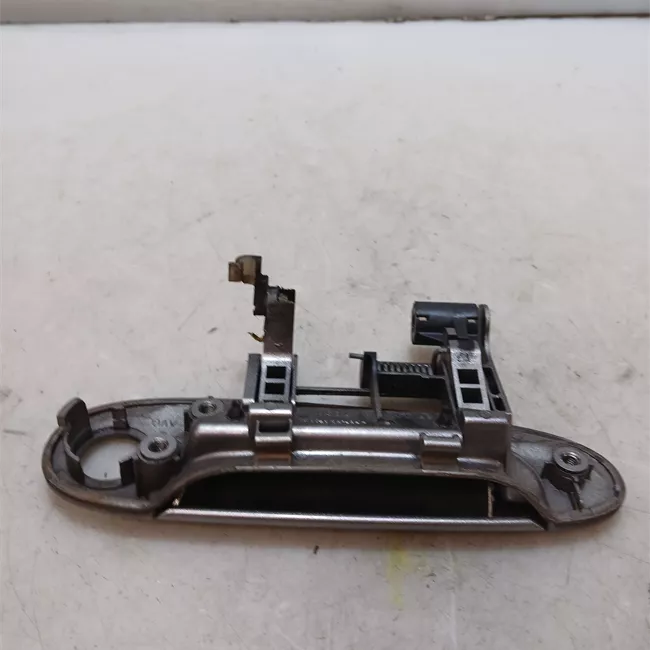 Maniglia porta anteriore sinistra