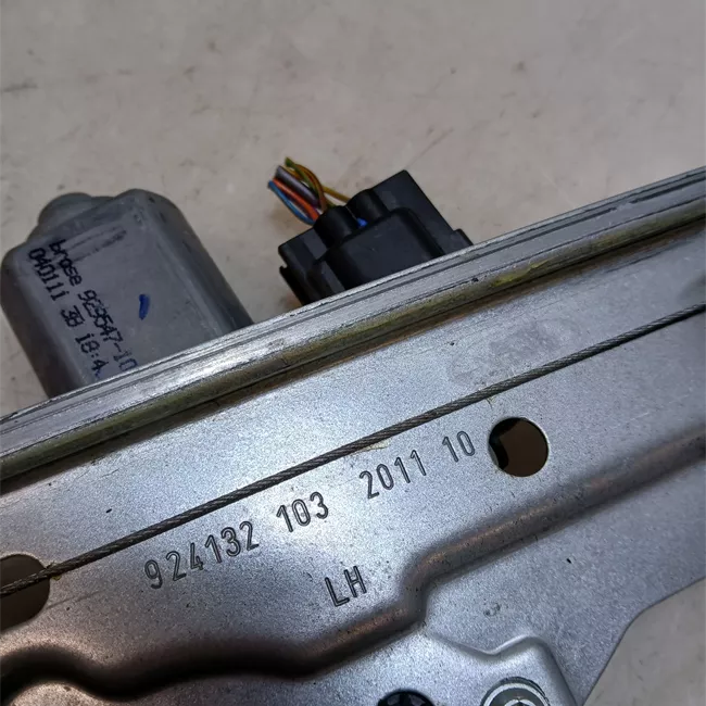 Alzacristallo elettrico porta posteriore sinistro con motorino