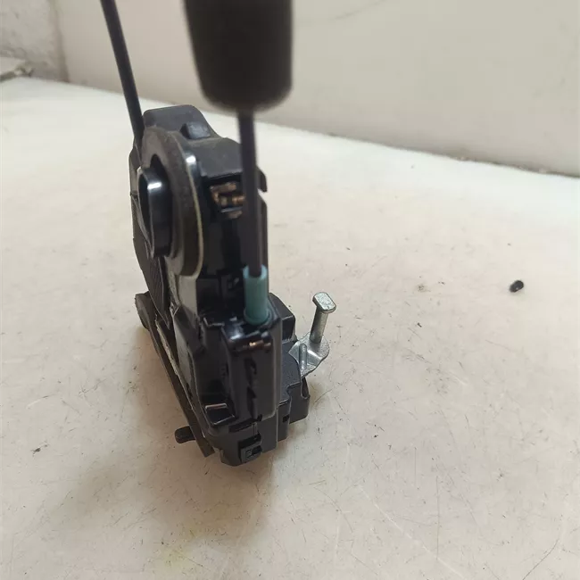 Serratura porta posteriore sinistra