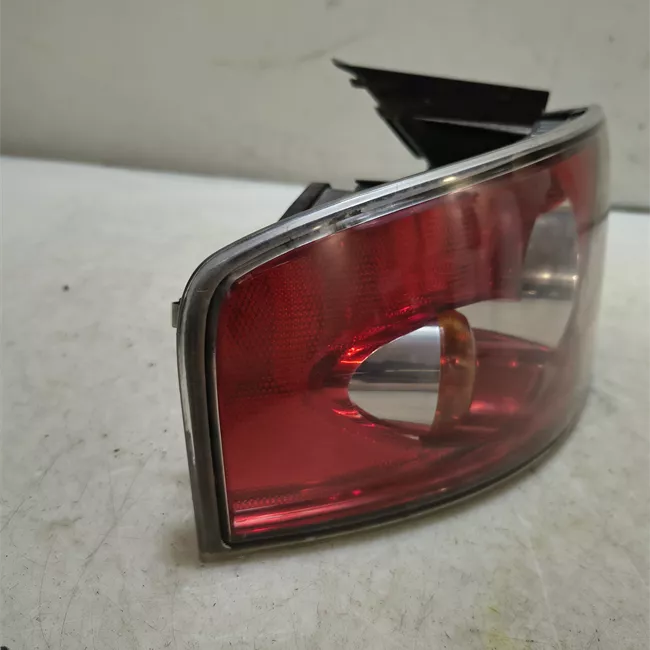 Fanale posteriore parte esterno sinistro