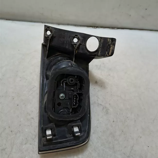 Fanale posteriore parte esterno sinistro