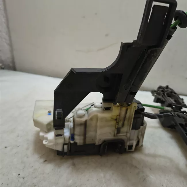 Serratura porta anteriore destra