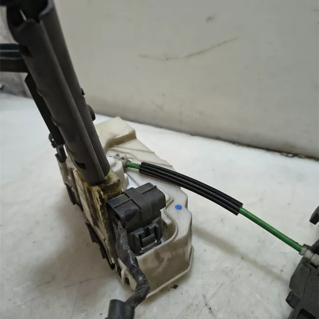 Serratura porta anteriore destra