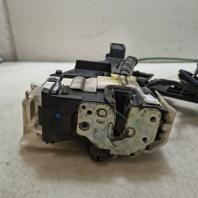 Serratura porta anteriore destra