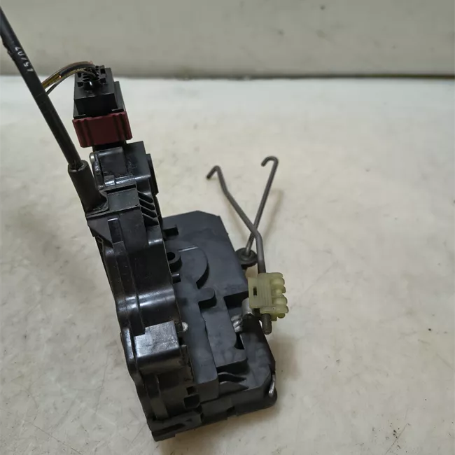 Serratura porta anteriore sinistra