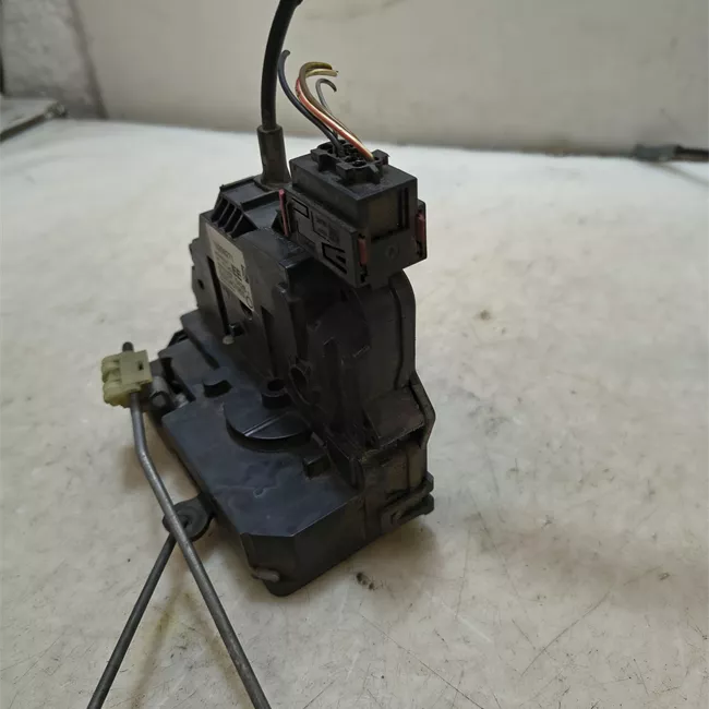 Serratura porta anteriore sinistra