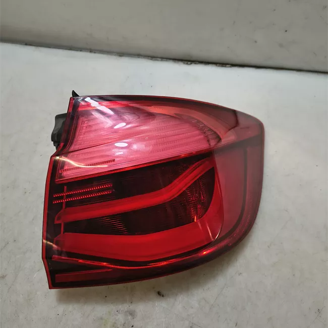 Fanale posteriore parte esterno destro