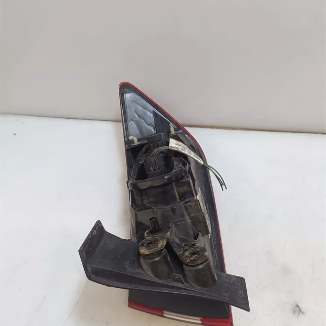 Fanale posteriore parte esterno sinistro