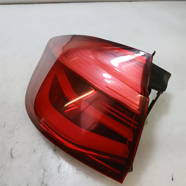 Fanale posteriore parte esterno sinistro