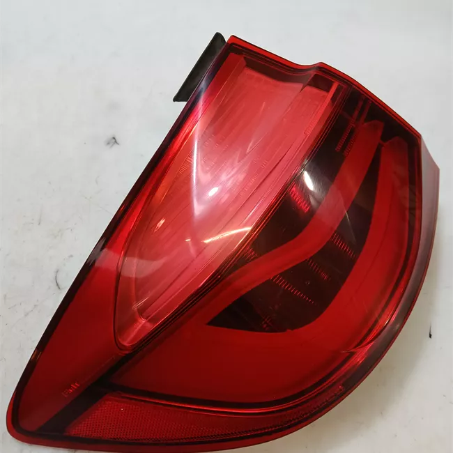 Fanale posteriore parte esterno sinistro