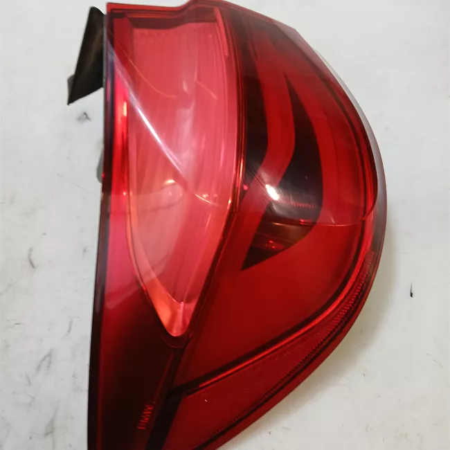 Fanale posteriore parte esterno sinistro