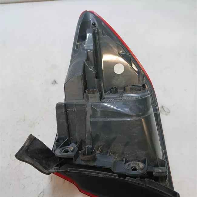 Fanale posteriore parte esterno sinistro