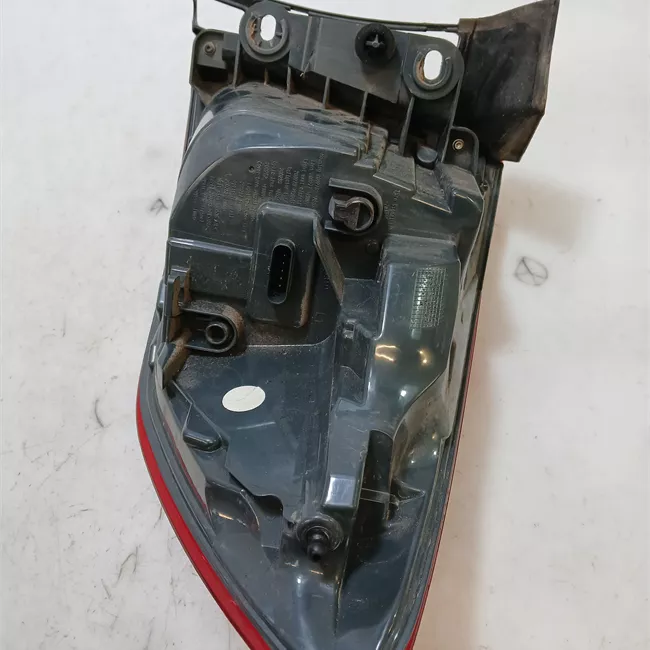 Fanale posteriore parte esterno sinistro