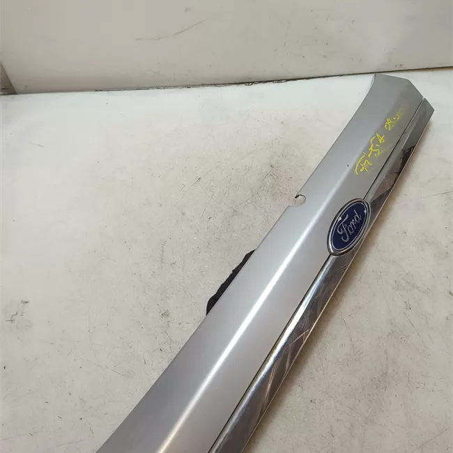 Maniglia portello posteriore con cromatura grigio polvere di luna