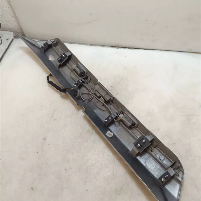 Maniglia portello posteriore con cromatura grigio polvere di luna