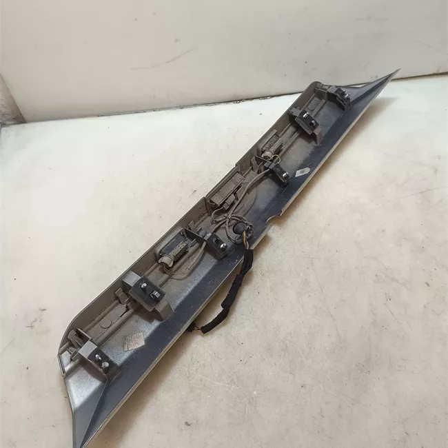 Maniglia portello posteriore con cromatura grigio polvere di luna