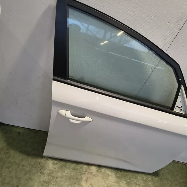 Porta anteriore destra