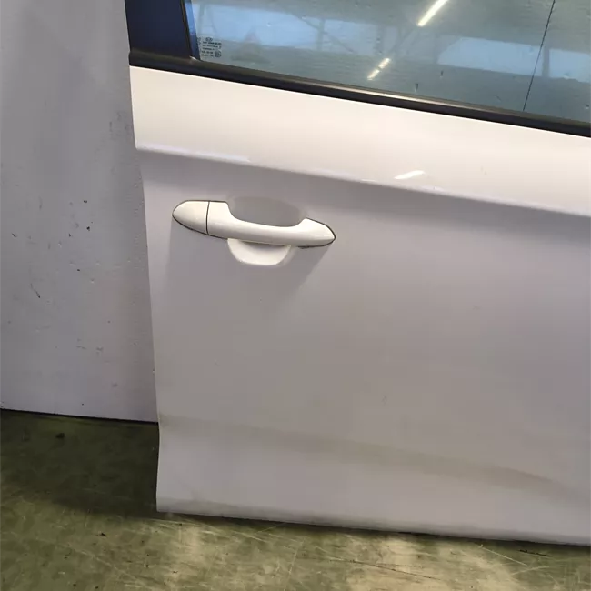 Porta anteriore destra