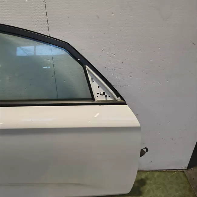 Porta anteriore destra