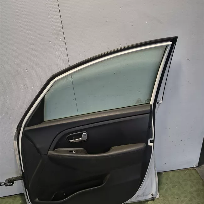 Porta anteriore destra