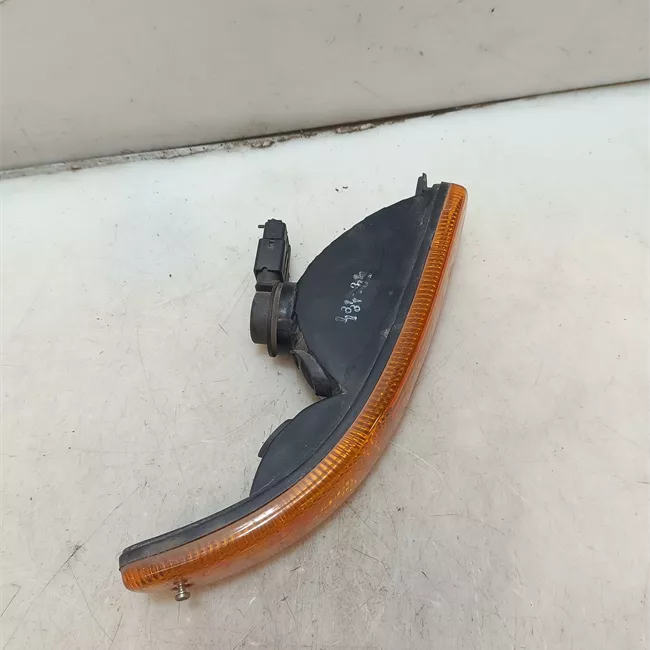 Fanalino anteriore destro