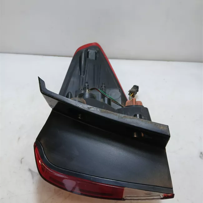 Fanale posteriore parte esterno sinistro