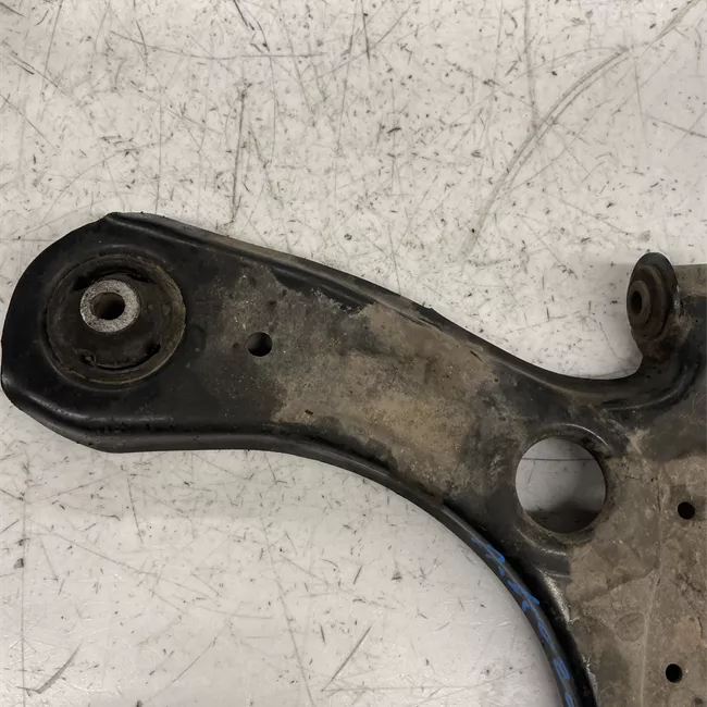 Braccio oscillante sospensione anteriore sinistro