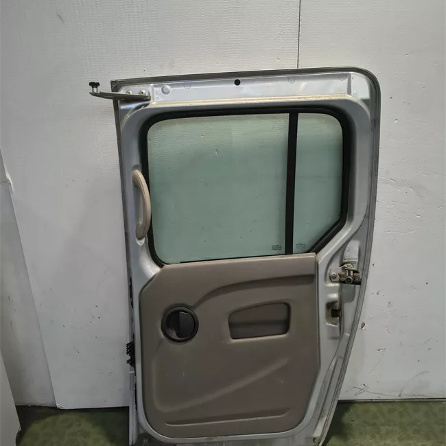 Porta posteriore destra rata