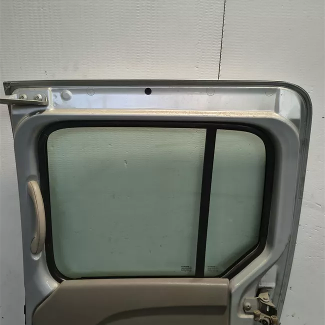 Porta posteriore destra rata