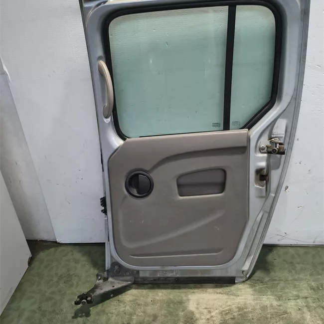 Porta posteriore destra rata