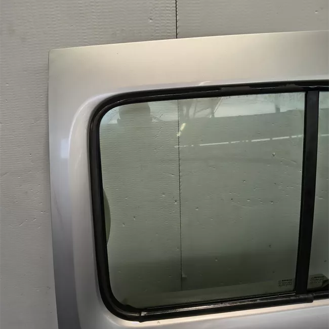 Porta posteriore sinistra rata