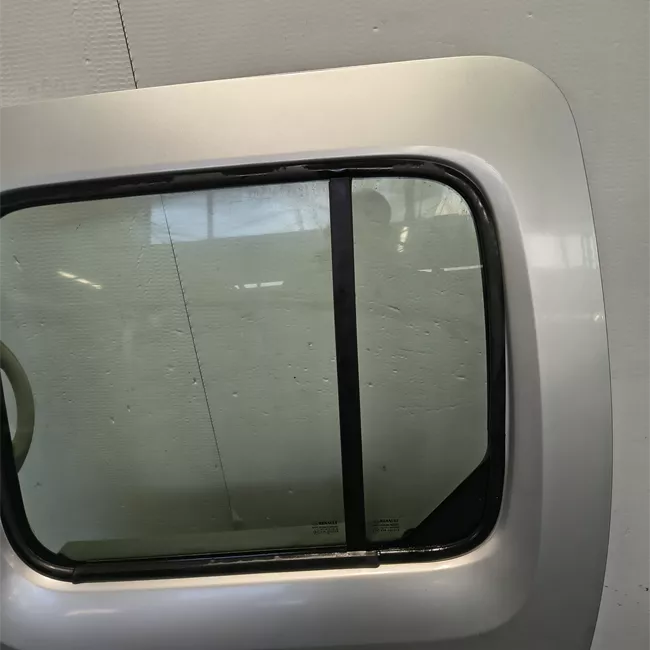 Porta posteriore sinistra rata