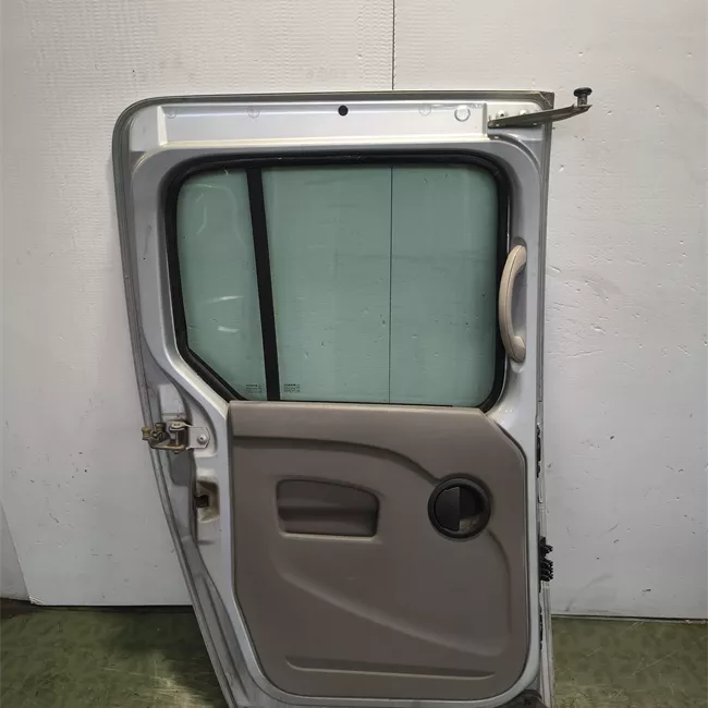 Porta posteriore sinistra rata