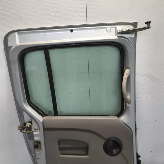 Porta posteriore sinistra rata