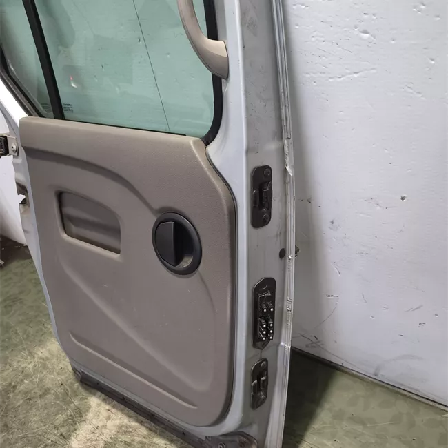 Porta posteriore sinistra rata