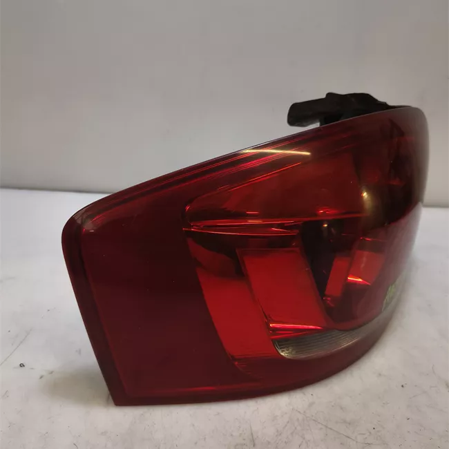 Fanale posteriore parte esterno sinistro