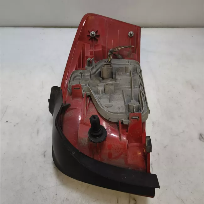 Fanale posteriore parte esterno sinistro