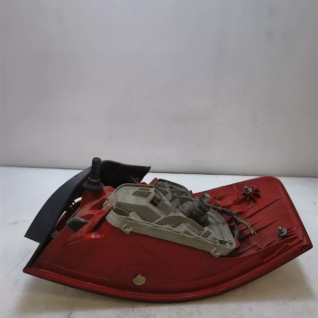 Fanale posteriore parte esterno sinistro