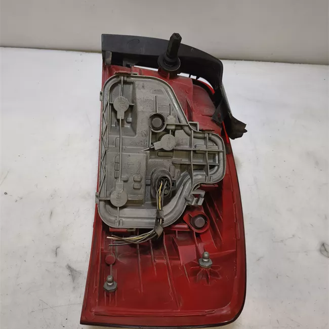 Fanale posteriore parte esterno sinistro