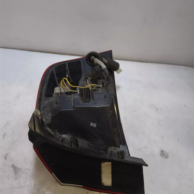 Fanale posteriore parte esterno sinistro