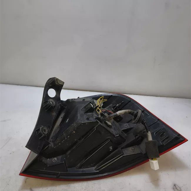 Fanale posteriore parte esterno sinistro