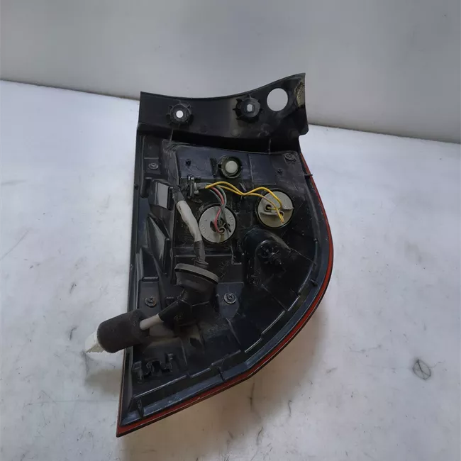 Fanale posteriore parte esterno sinistro